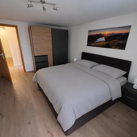 Moderne 6-personen-wohnung Mit Dachterrasse Am Pizol *